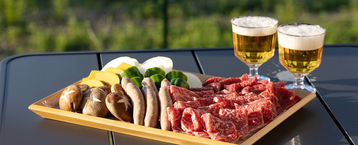 Menikmati BBQ sambil melihat matahari terbenam