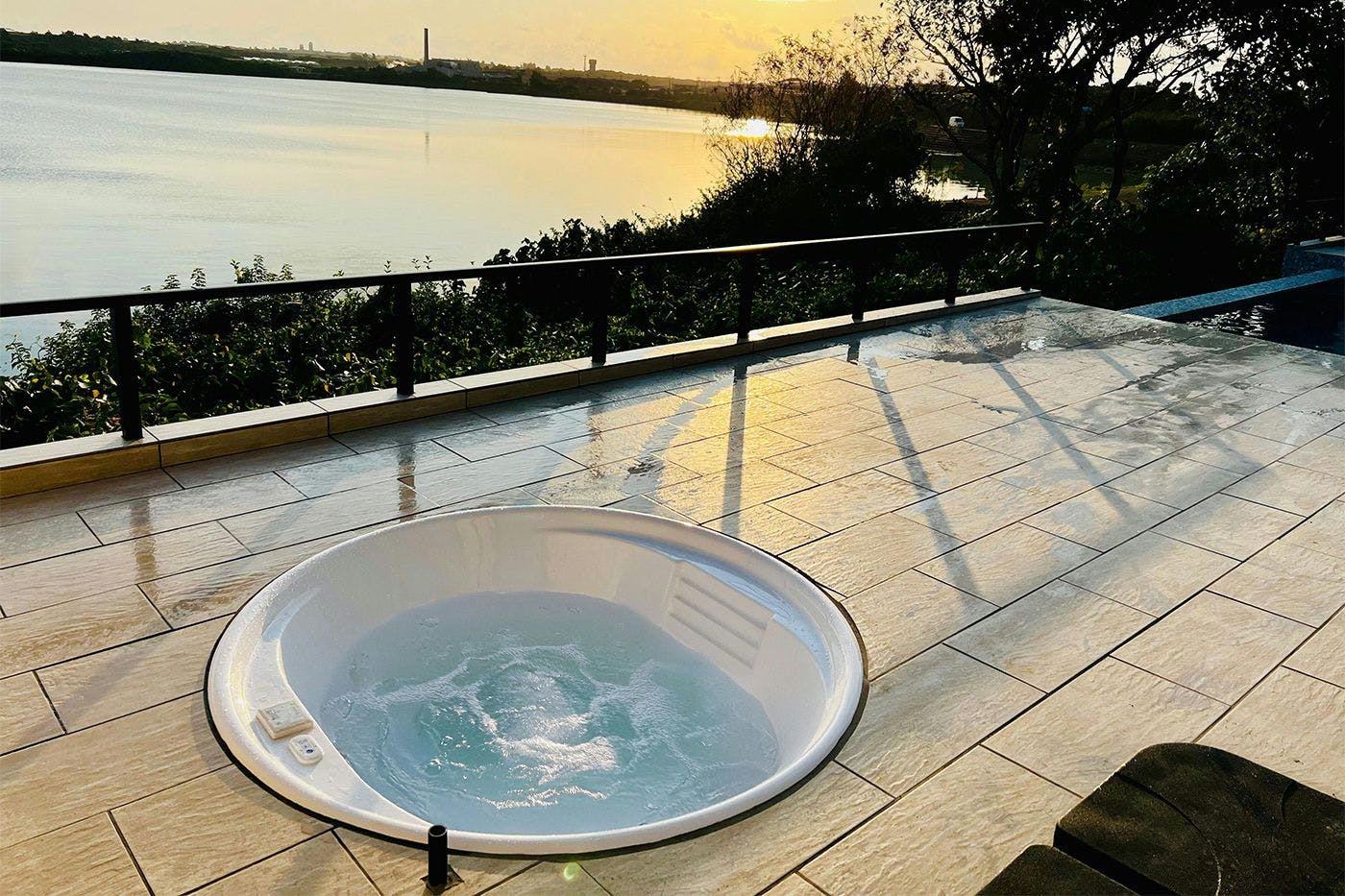 อ่างจากุซซี่กลางแจ้ง