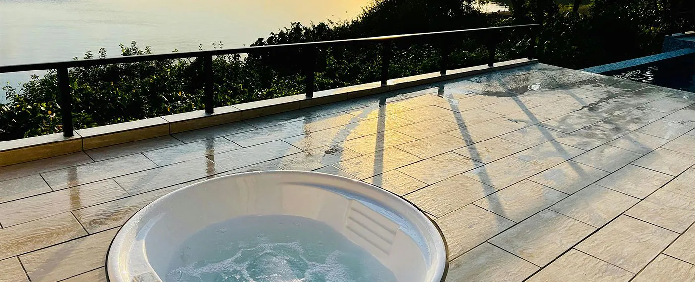 อ่างจากุซซี่กลางแจ้ง