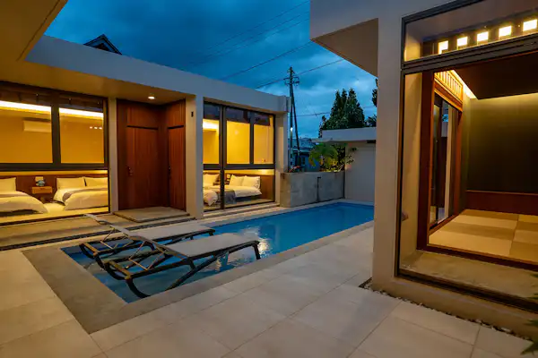 สระว่ายน้ำ