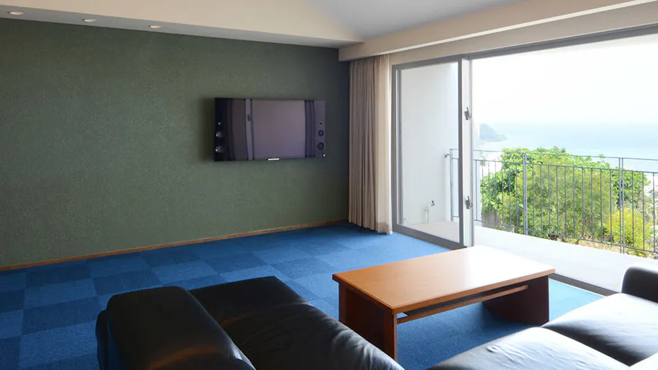 Condominium T-Room