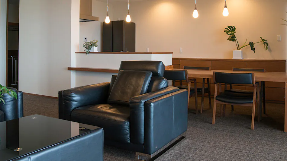 Condominium T-Room