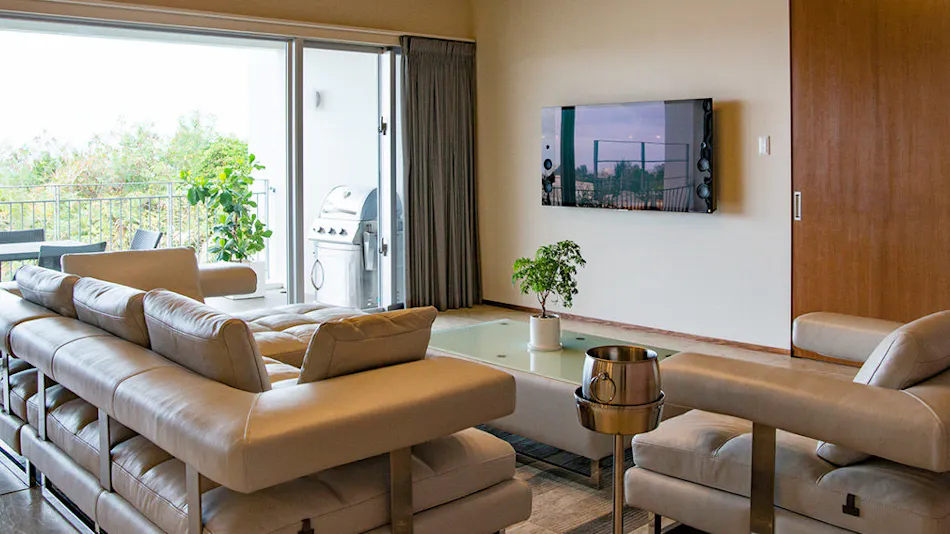 Condominium T-Room