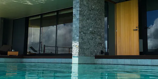 瀬底山水