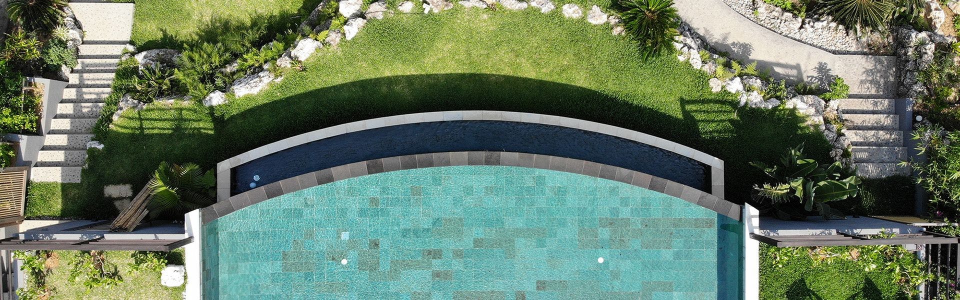 สระว่ายน้ำ