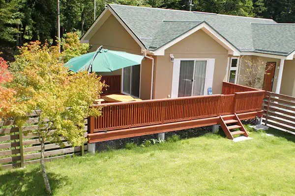 อาคารโครุริ - ภายนอก