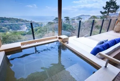Sự tĩnh lặng của Suối nước nóng tự nhiên khiến bạn muốn ngâm mình hết lần này đến lần khác.