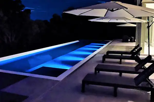 สระว่ายน้ำ