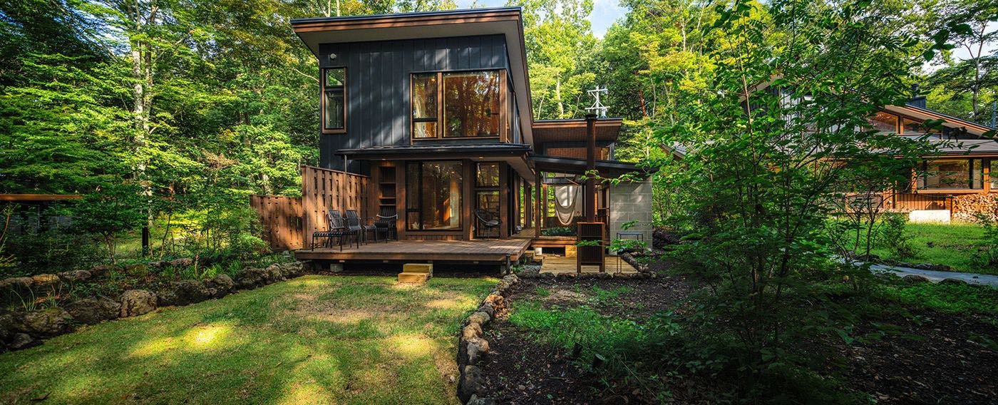 อาคารโอ๊ค สนามหญ้าญี่ปุ่น