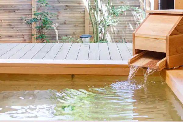 อ่างอาบน้ำกลางแจ้ง