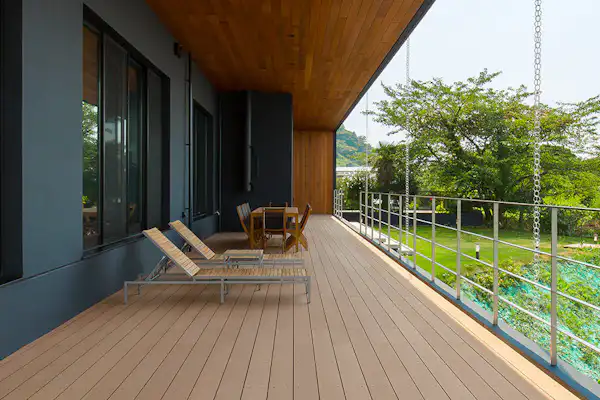 ระเบียงไม้