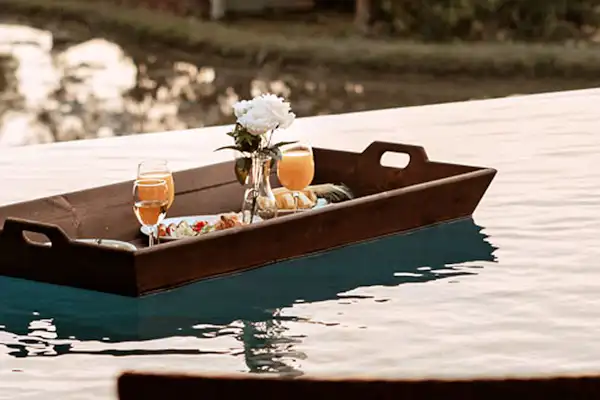 สระว่ายน้ำ