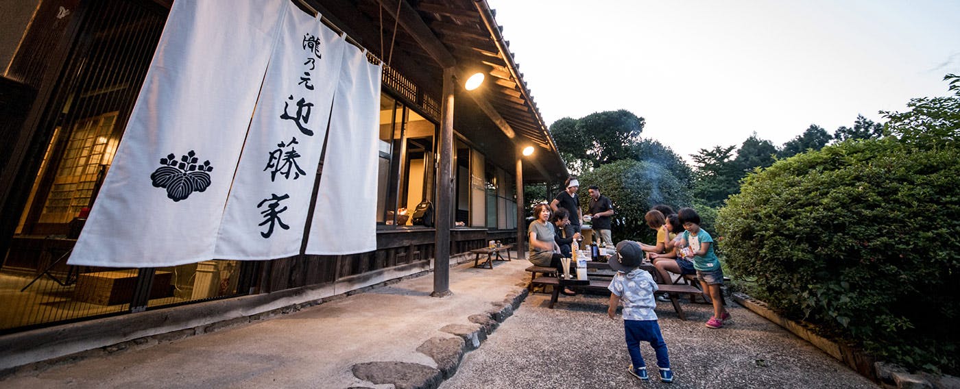 รับประทานอาหารในสวน