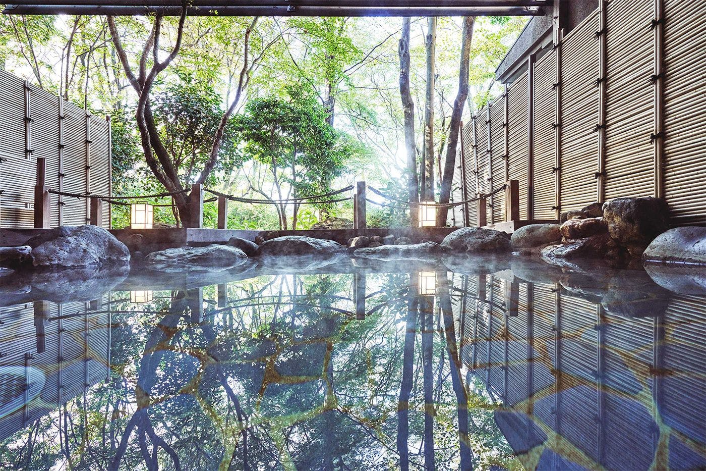 Bersantai di hari libur dengan pemandian air panas terbuka