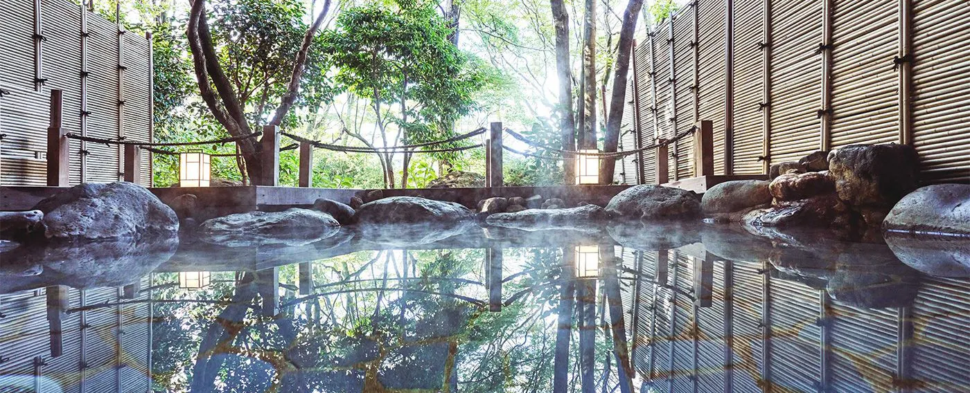 Bersantai di hari libur dengan pemandian air panas terbuka