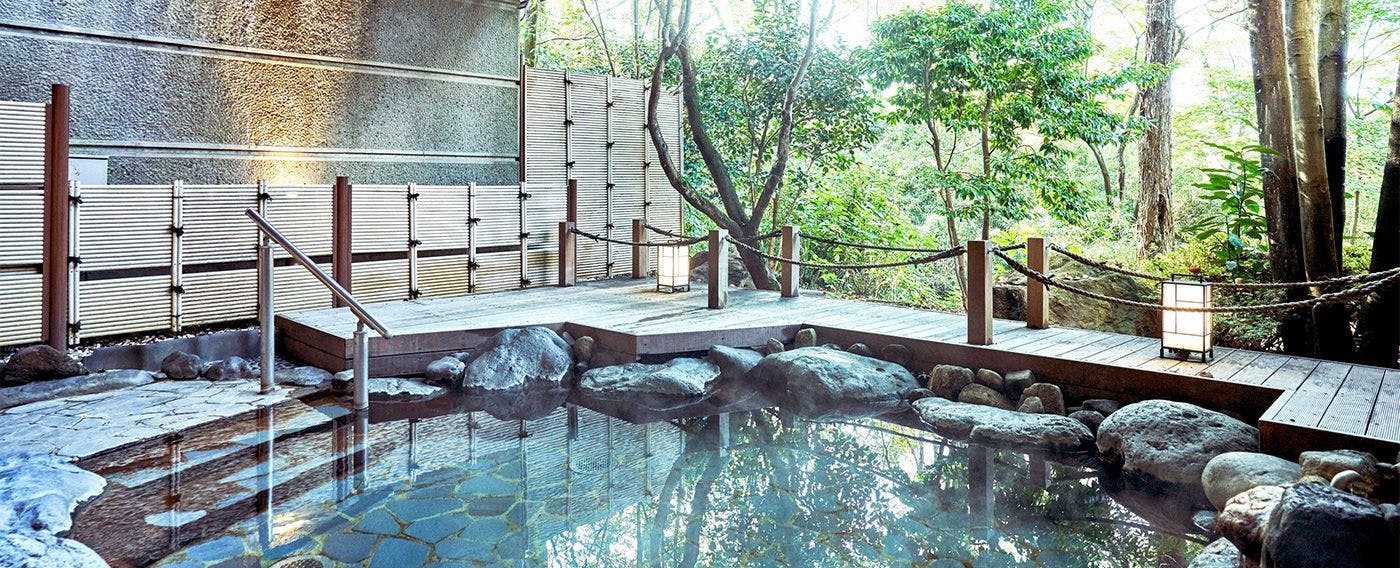 Bersantai di hari libur dengan pemandian air panas terbuka