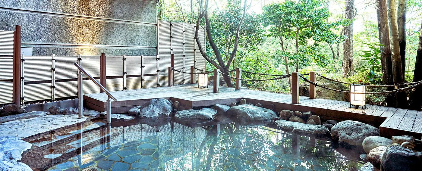 Bersantai di hari libur dengan pemandian air panas terbuka