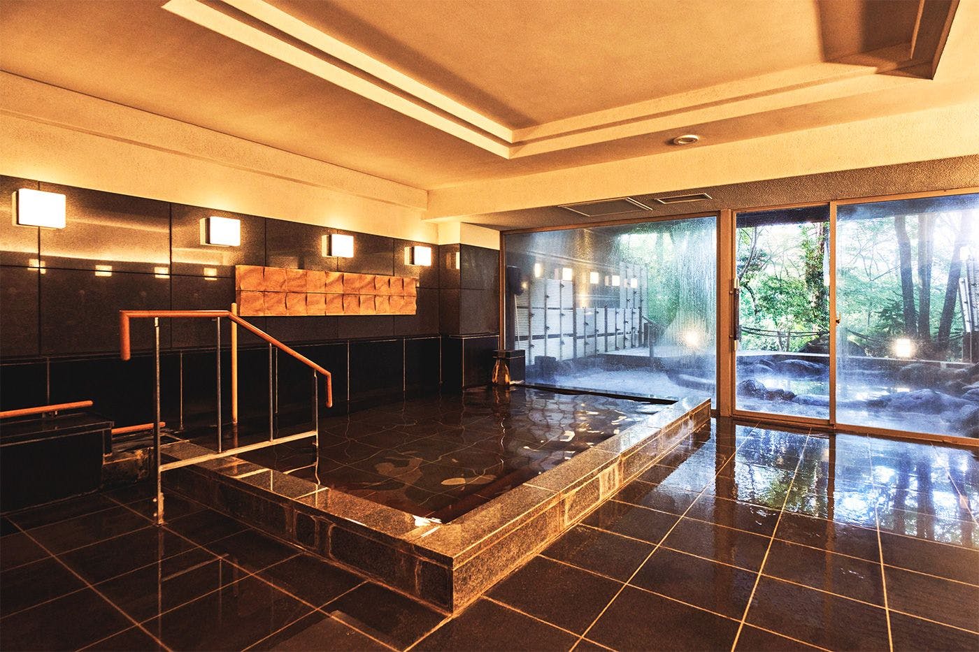 Bersantai di hari libur dengan pemandian air panas terbuka