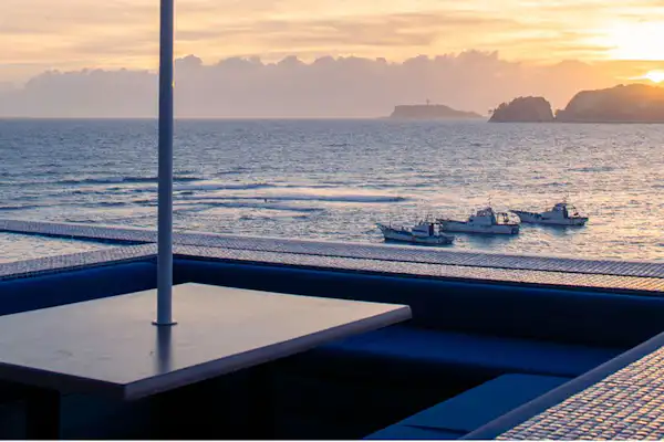 อ่างอาบน้ำพร้อมวิวทะเล