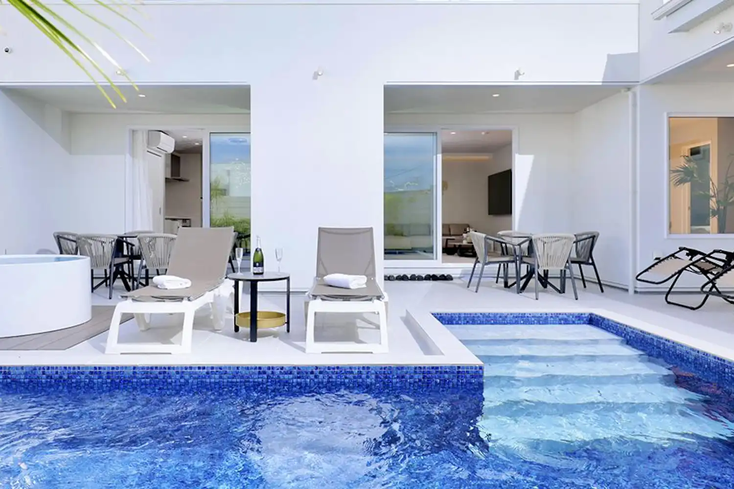 ภายนอกอาคาร