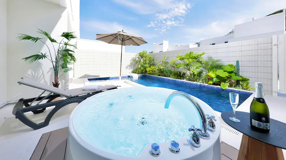 Crystal Villa Shirarahama Beach