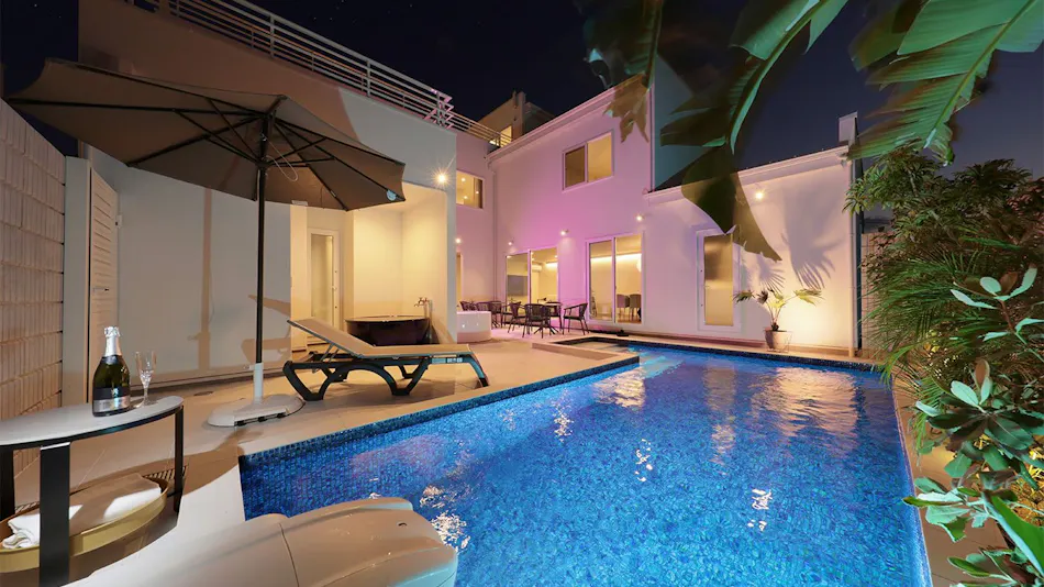 Crystal Villa Shirarahama Beach