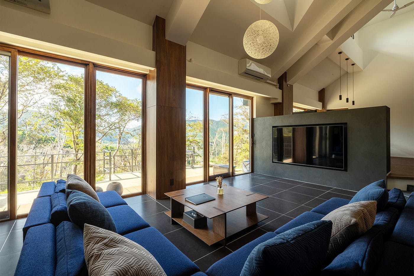 75インチスマートテレビ