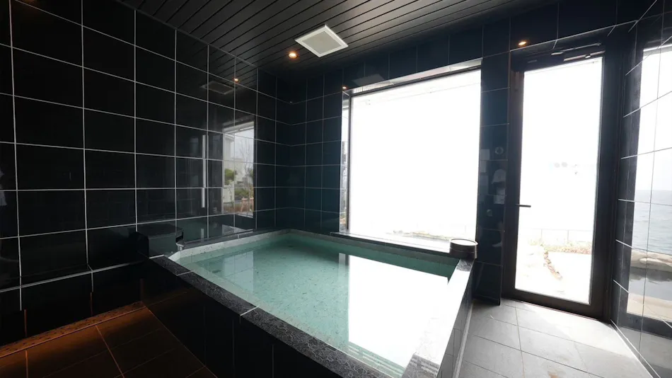 SHADOW POND Kamakura