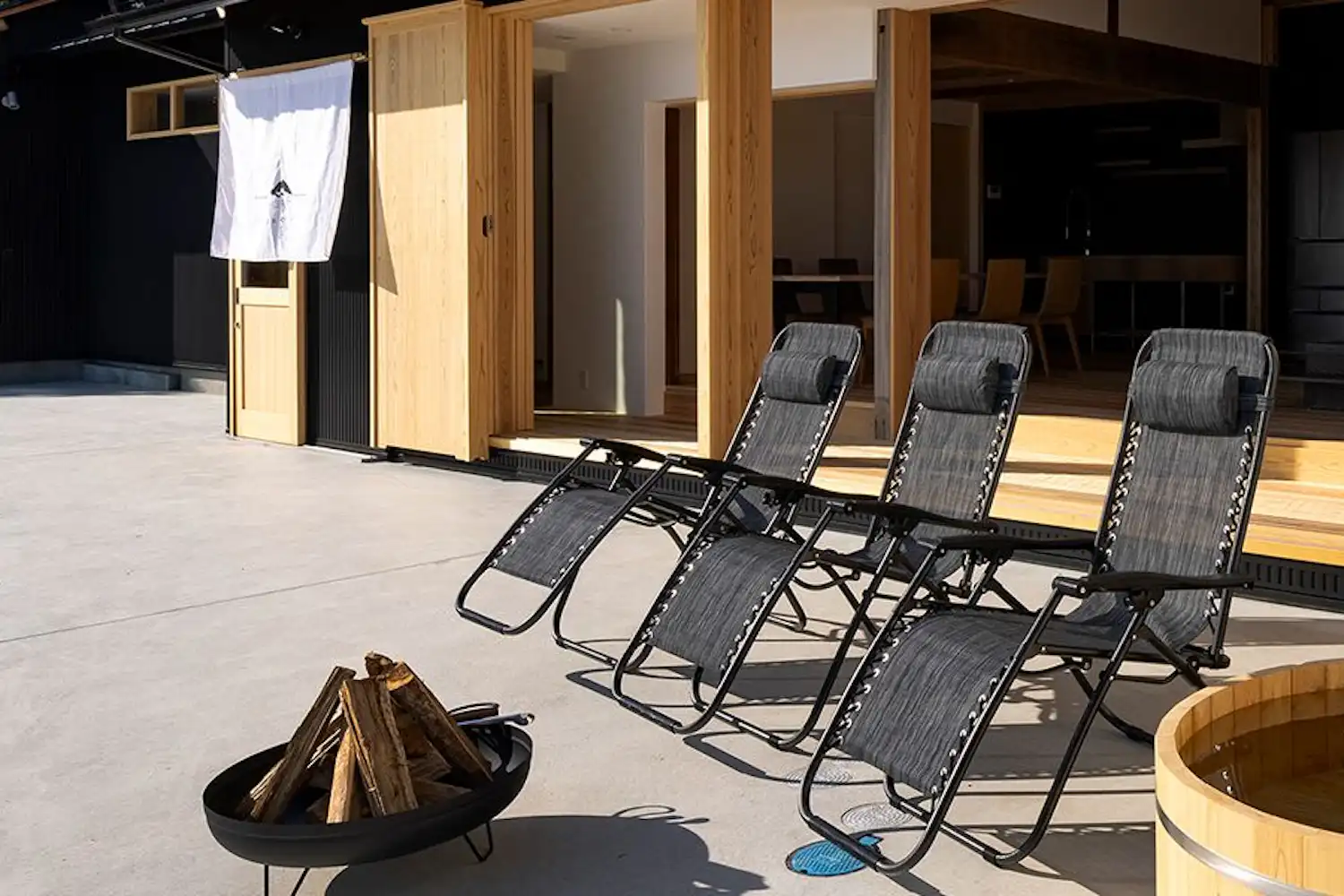 ภายนอกอาคาร