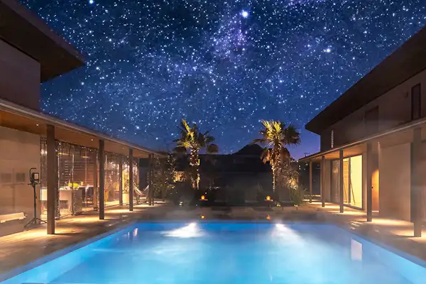 ภายนอกอาคาร