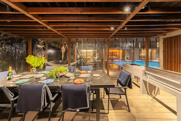 ภายนอกอาคาร