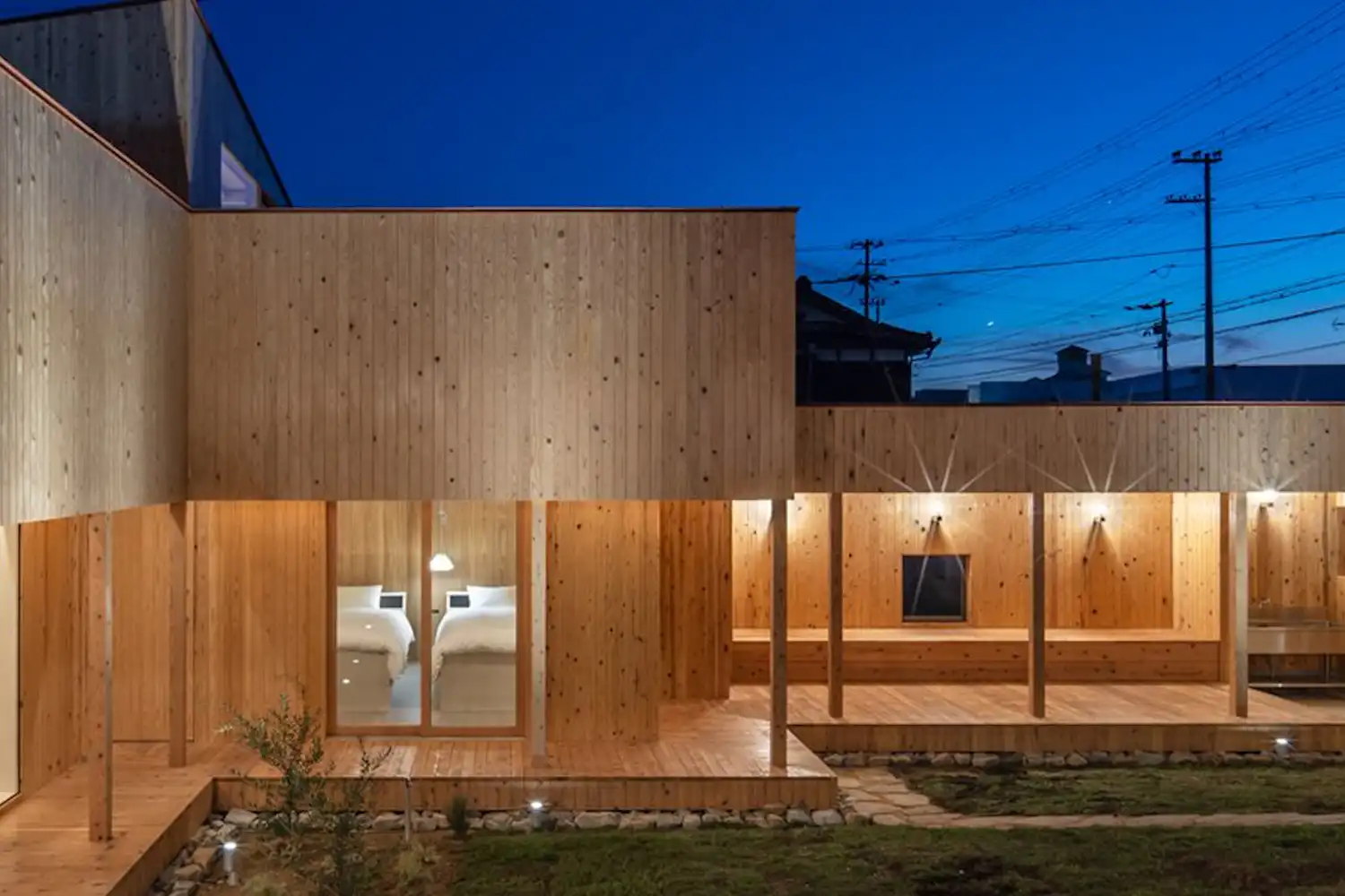 ทัศนียภาพภายนอกจากลานกลาง