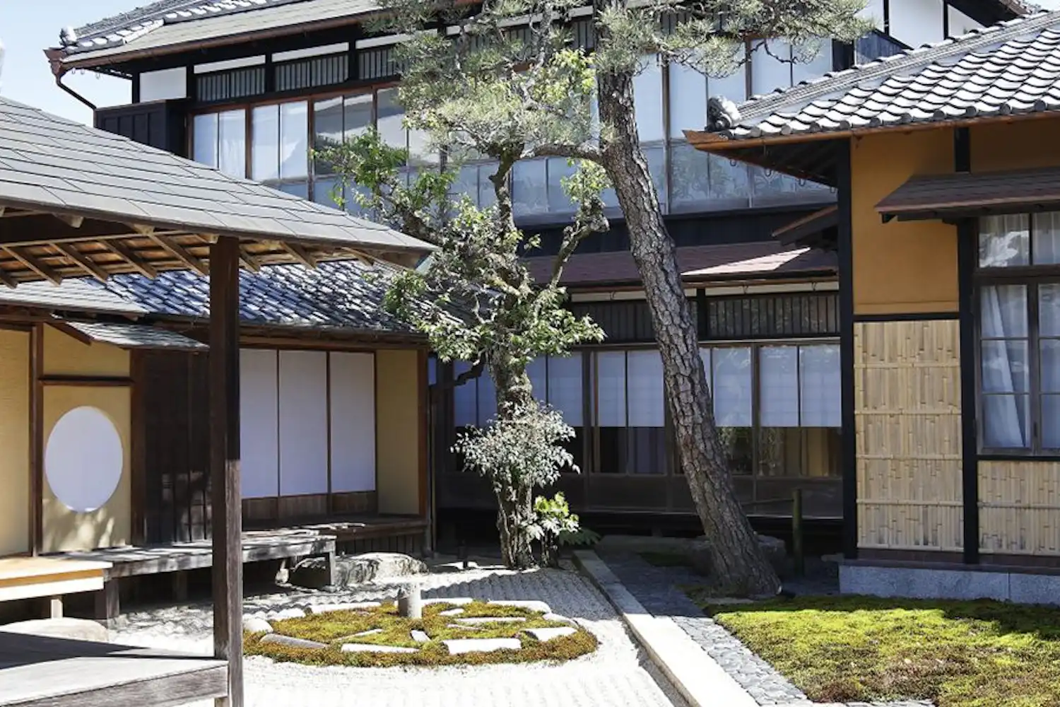 ภายนอกอาคาร