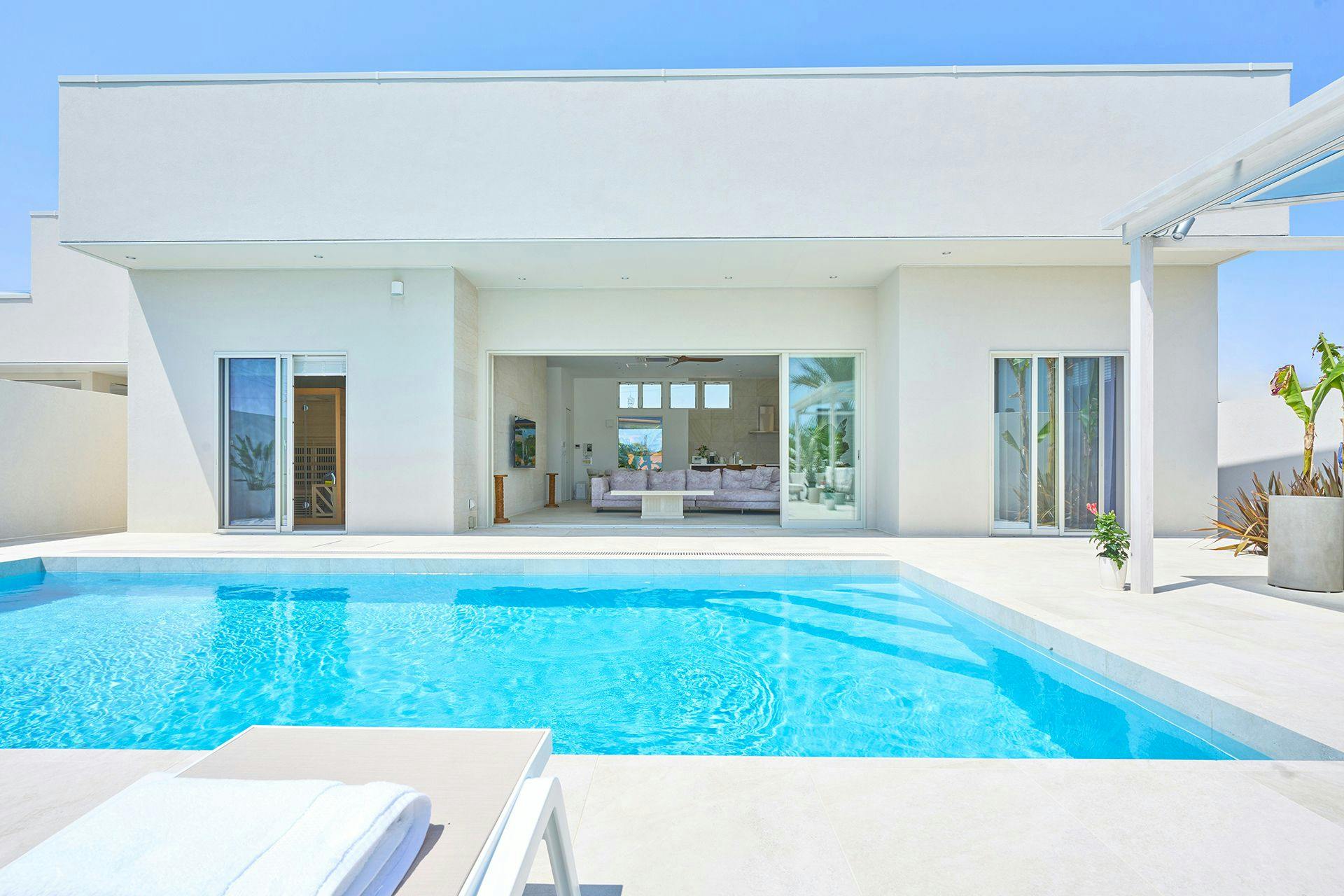 ภายนอกอาคาร