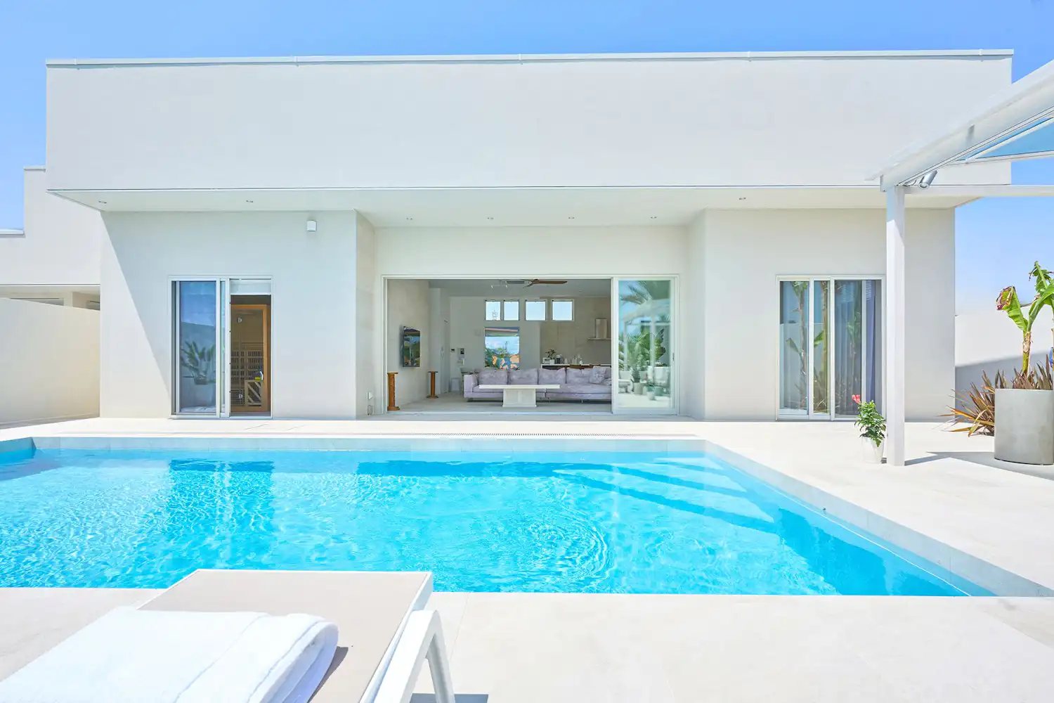 ภายนอกอาคาร